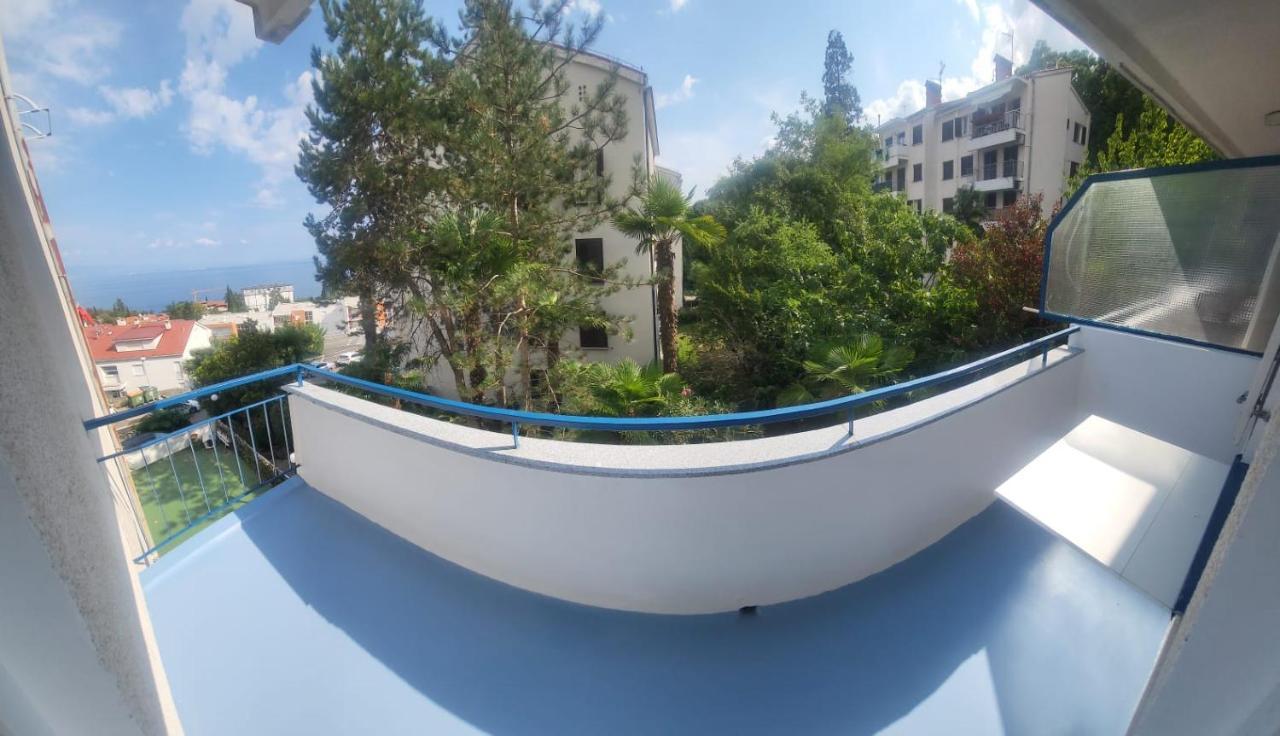 Apartment With Direct Sea View, Free Parking And Close To Beaches And Promenade Lovran Exteriör bild