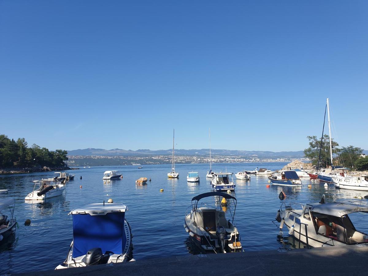 Apartment With Direct Sea View, Free Parking And Close To Beaches And Promenade Lovran Exteriör bild