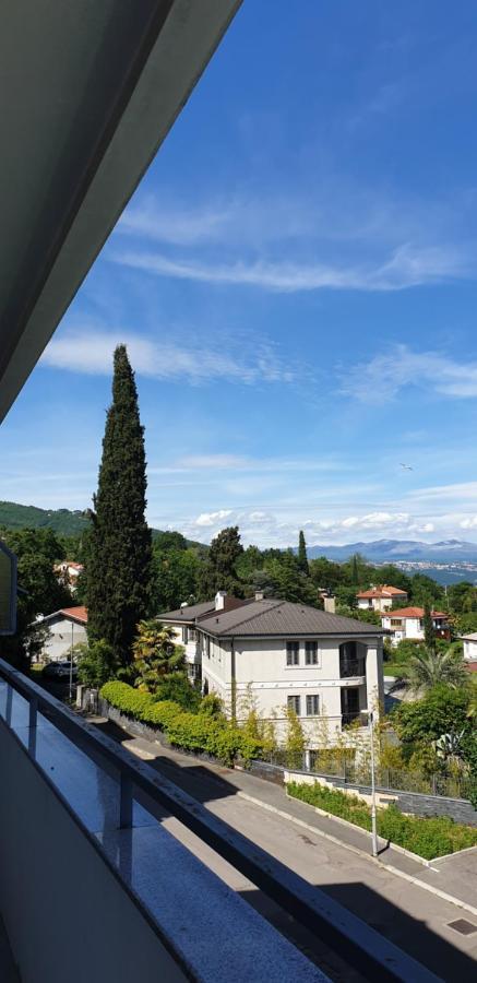 Apartment With Direct Sea View, Free Parking And Close To Beaches And Promenade Lovran Exteriör bild