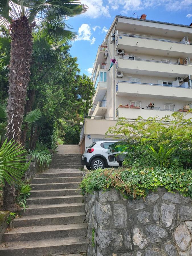 Apartment With Direct Sea View, Free Parking And Close To Beaches And Promenade Lovran Exteriör bild